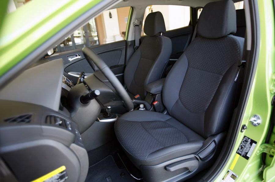  Hyundai Accent Green 2012 года  (фото 16 из 27)